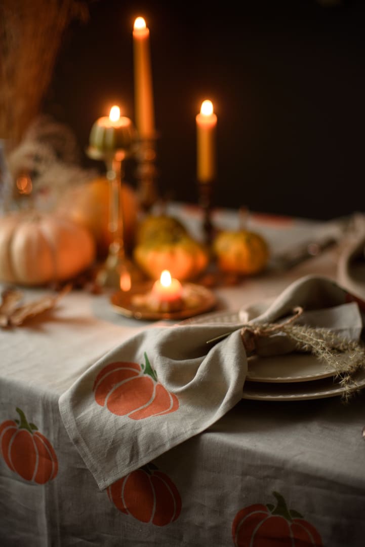 Linen tablecloth with pumpkins.